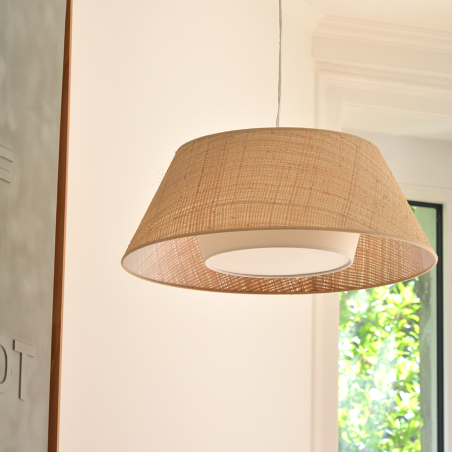 Suspension ANTEO éteinte dans un intérieur moderne, soulignant son style épuré et intemporel.