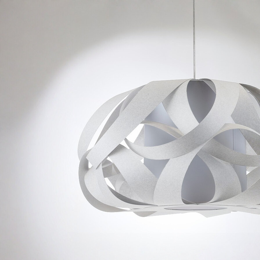 Suspension design KIM en fibres naturelles blanches, un luminaire aéré et tendance