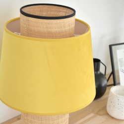 LULEA - lampe à poser en rotin naturel et velours jaune moutarde - 28cm