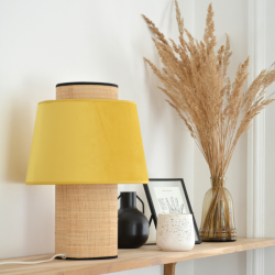 LULEA - lampe à poser en rotin naturel et velours jaune moutarde - 28cm