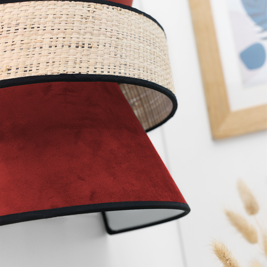 zoom sur le velours rouge bordeaux de l'applique murale GATSBY