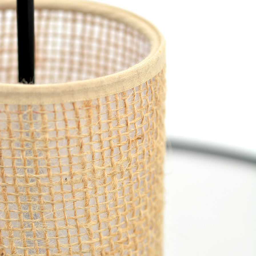Détail de la suspension TABATA, câble noir et base en sisal naturel