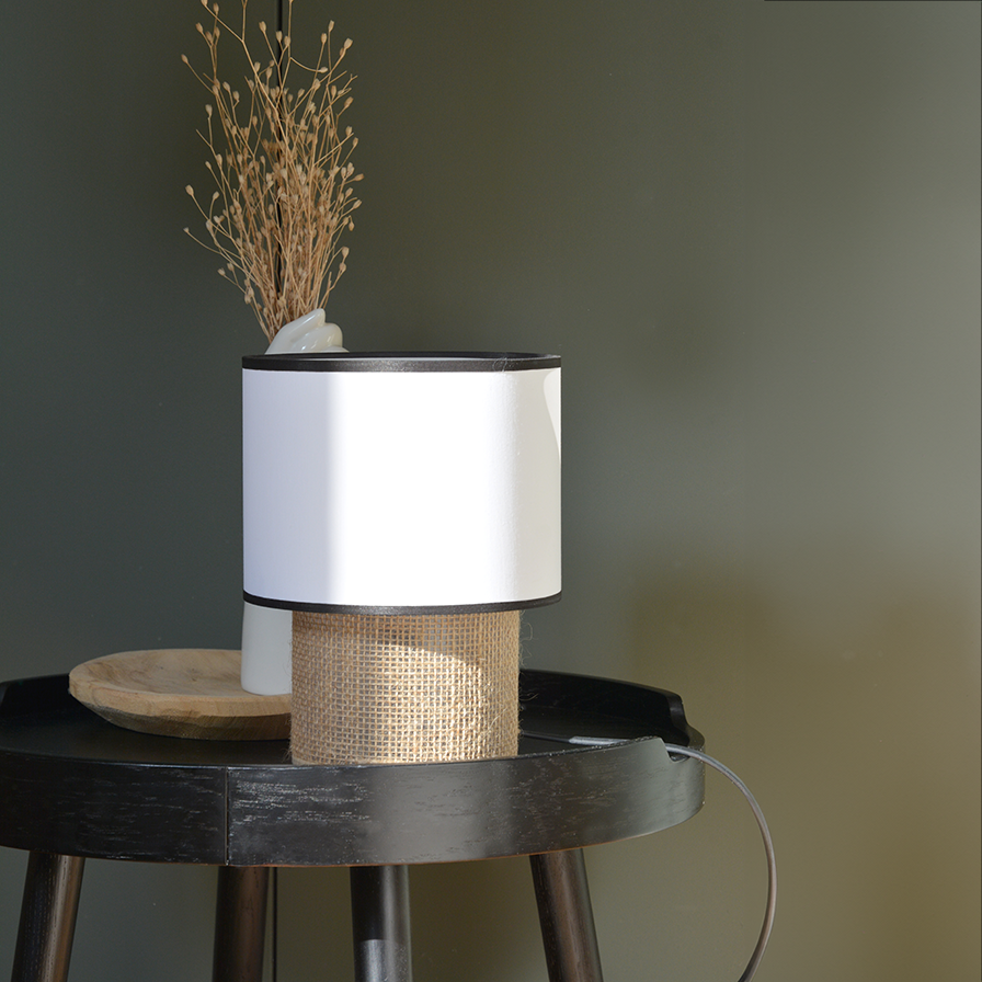 Lampe TABATA coton blanc intégrée dans un décor minimaliste au style naturel et contemporain