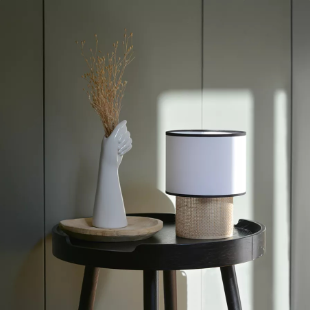 Lampe TABATA coton blanc placée sur une console pour une ambiance chic et épurée