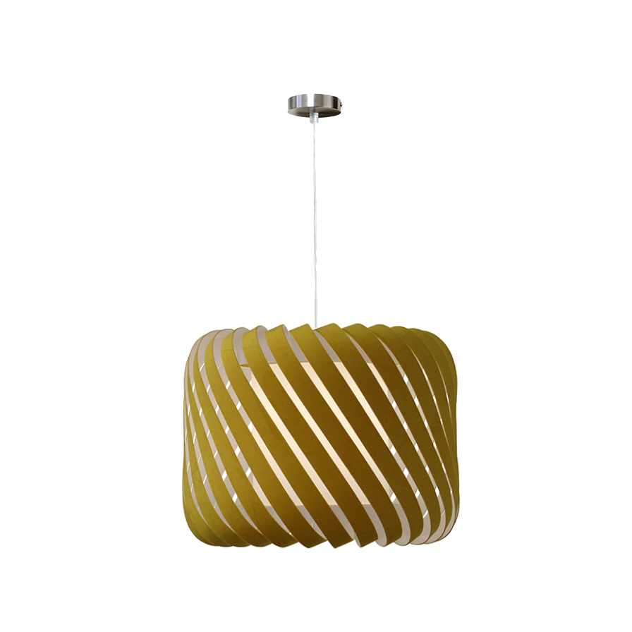 Suspension CLYDE design en lamelles ajourées velours coloris jaune installée dans un intérieur style contemporain.