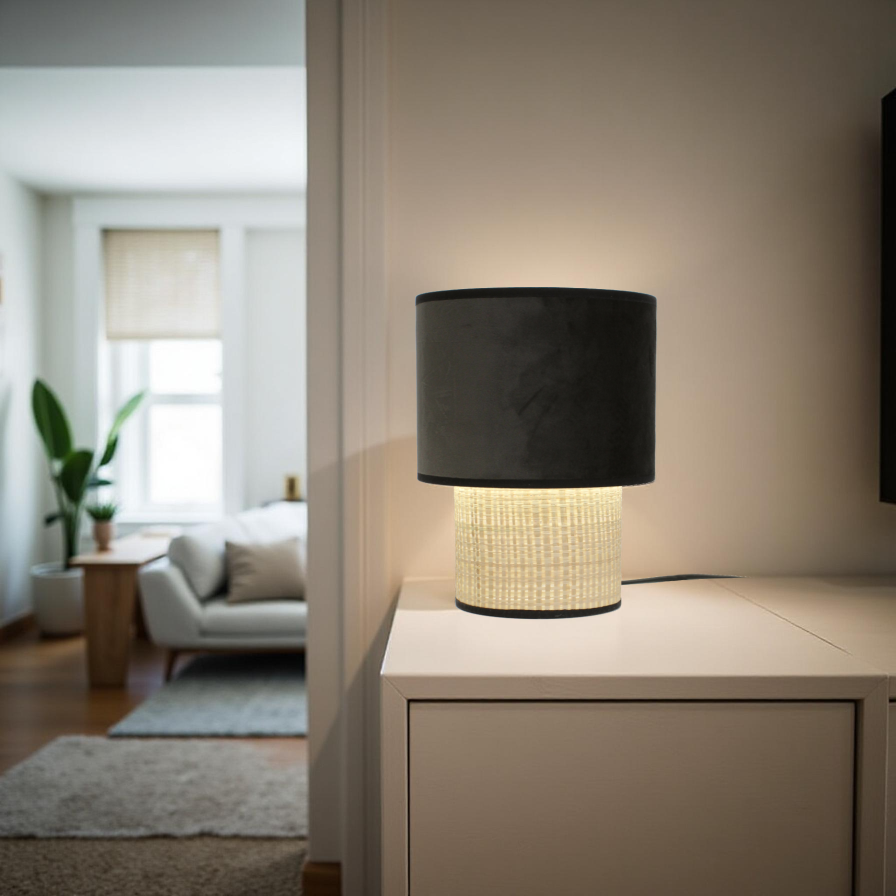 lampe en velours gris noir anthracite allumée et positionnée sur le meuble d'entrée dans un appartement moderne