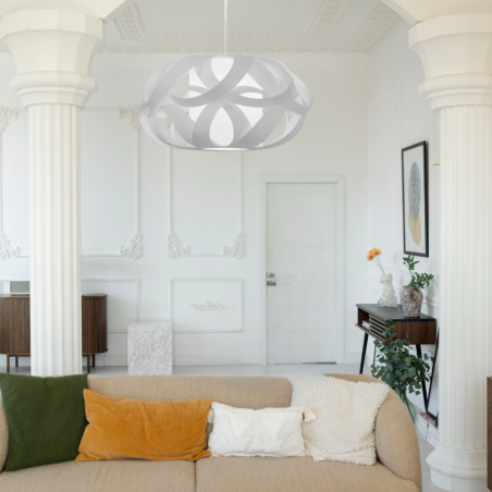 Suspension entrelacée KIM en fibres naturelles blanches, parfaite pour une déco contemporaine ou design Sinaya luminaires
