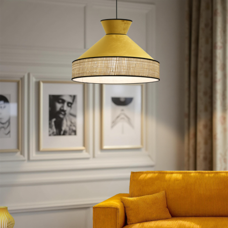 Suspension GATSBY installée dans un intérieur moderne, ajoutant une touche lumineuse solaire et tendance.