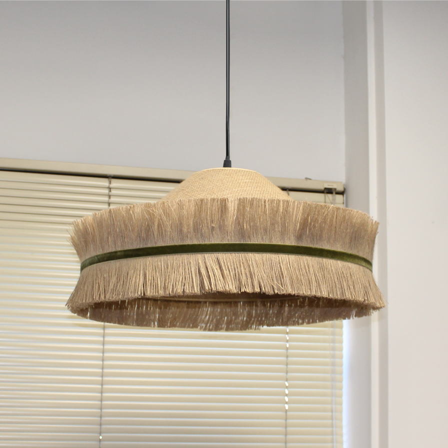 Suspension en sisal tressé avec franges en jute et bandeau velours vert style bohème chic