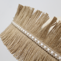 Suspension en sisal et jute avec double frange et détail bande tissé effet dentelle
