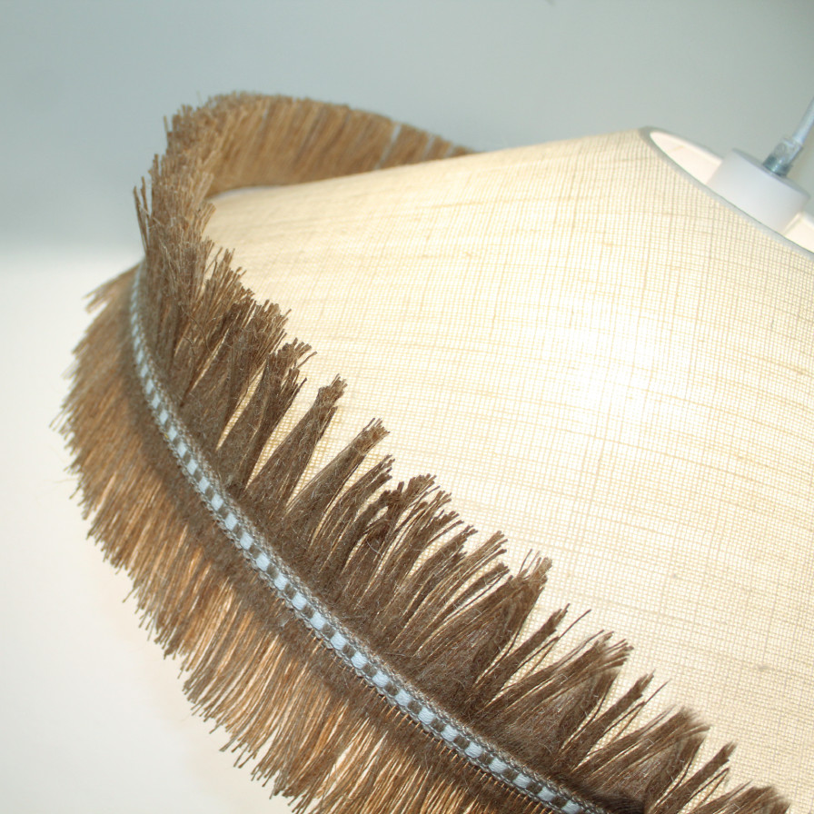 Suspension en fibres naturelles avec double frange et bandeau décoratif