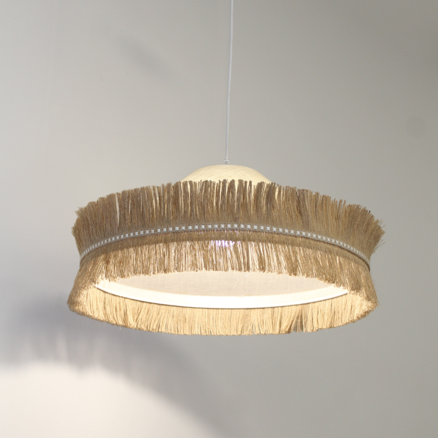 Suspension en sisal tressé et jute avec deux franges et bandeau tissé ambiance naturelle et chaleureuse