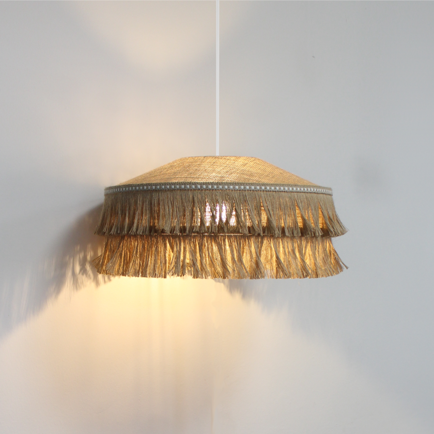 Luminaire écru suspension ronde en sisal et jute à double frange avec bandeau tissé
